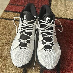 KYRIE SHOES SIZE 17